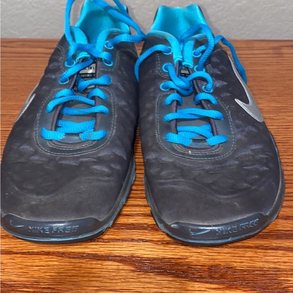 Nike tennis shoes - Picture 4 of 5